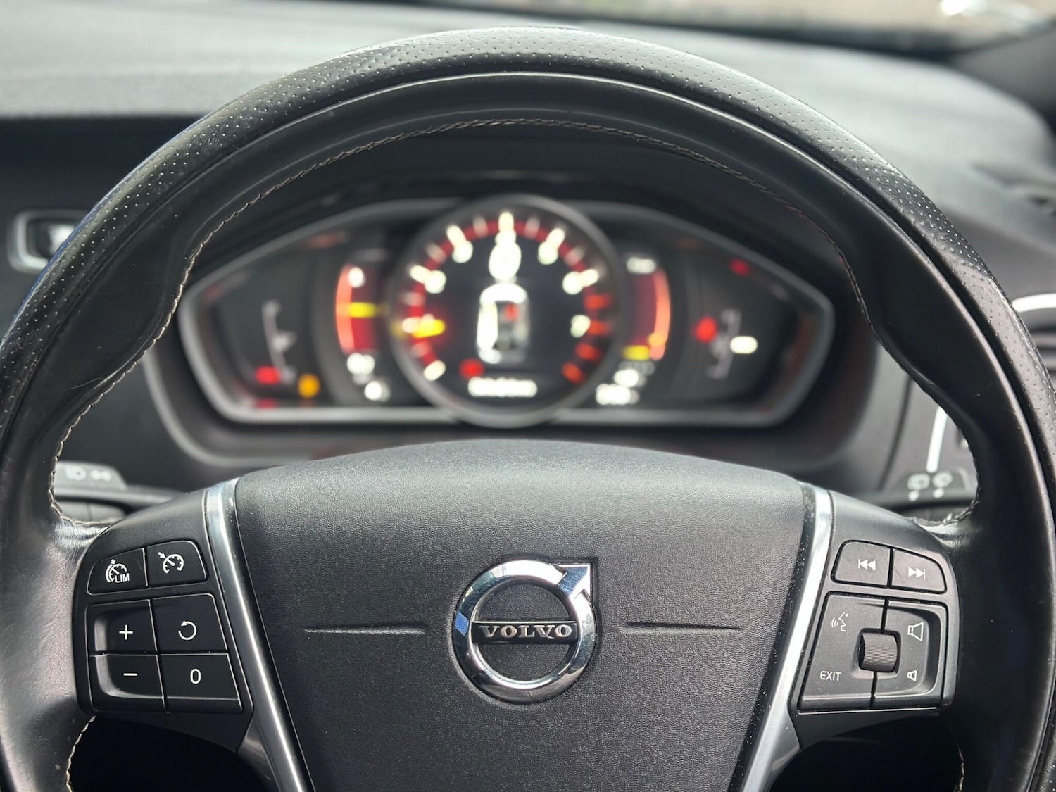 Used Volvo V40 2016 for sale - 77387499: Photo 14