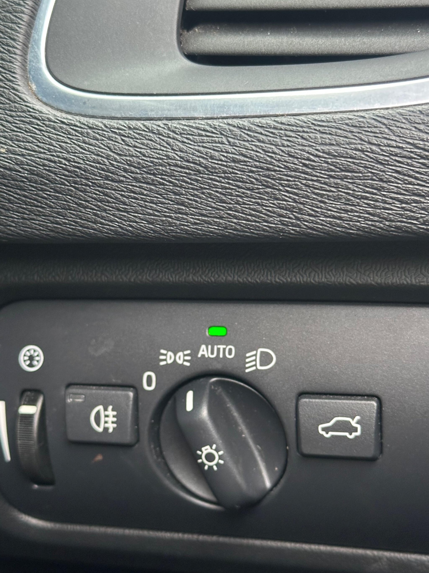 Used Volvo V40 2016 for sale - 77387499: Photo 19