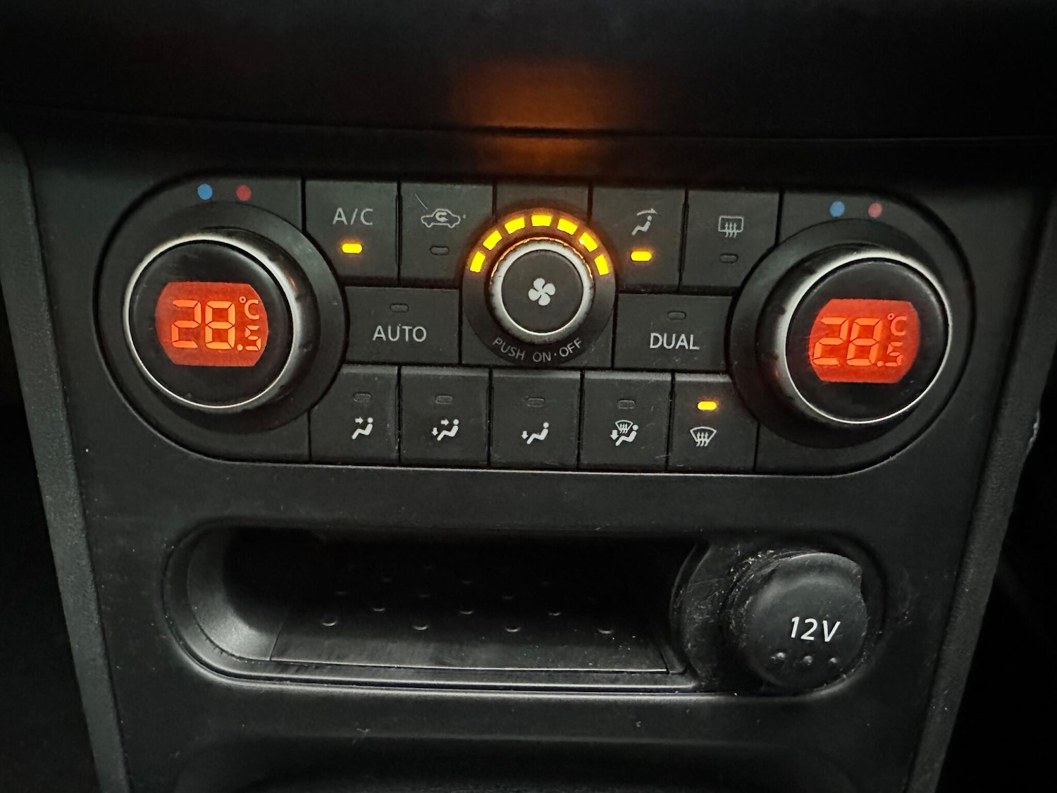 Used Nissan Qashqai 2011 for sale - 77291752: Photo 17