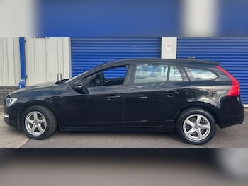 Used Volvo V60 2015 for sale - 79521236: Photo