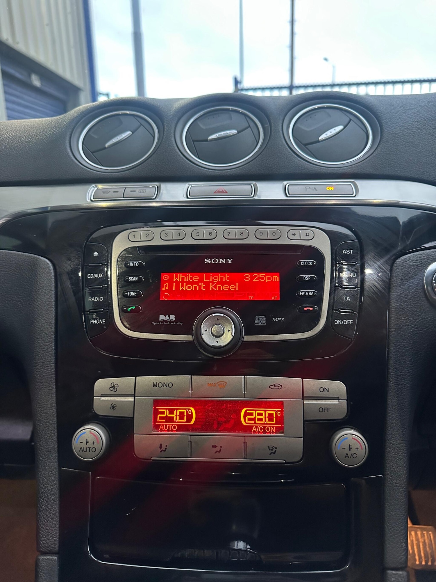 Used Ford S-Max 2010 for sale - 76975533: Photo 20