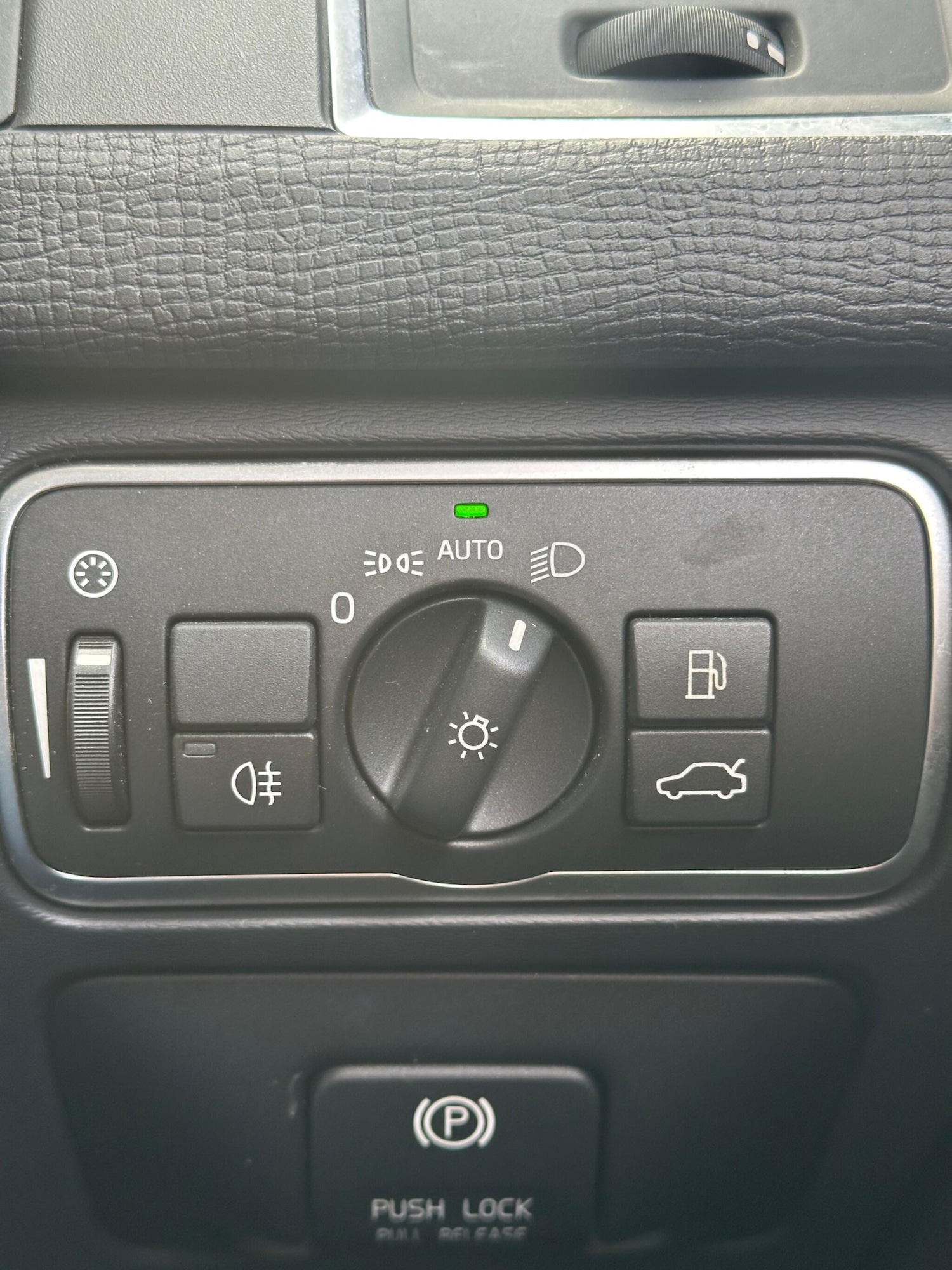 Used Volvo XC60 2014 for sale - 77992911: Photo 18