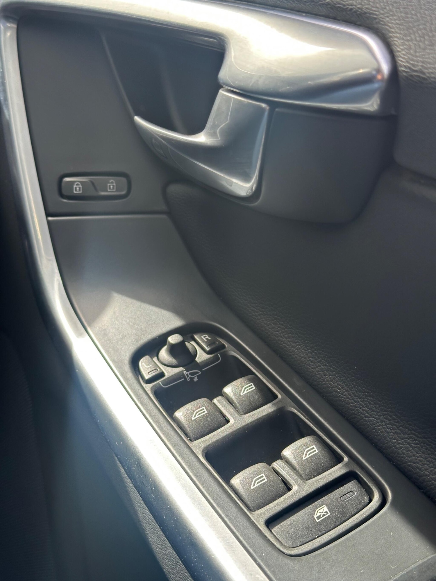 Used Volvo XC60 2014 for sale - 77992911: Photo 19