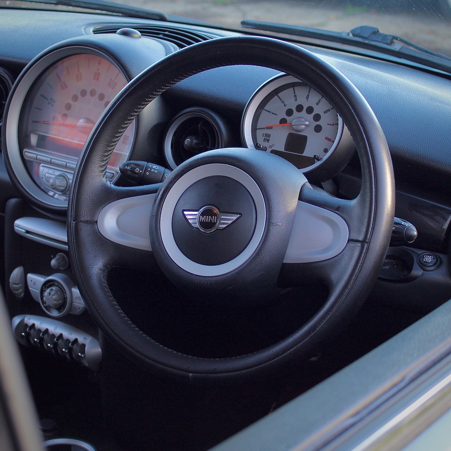 Used MINI Hatch 2010 for sale - 76392540: Photo 10