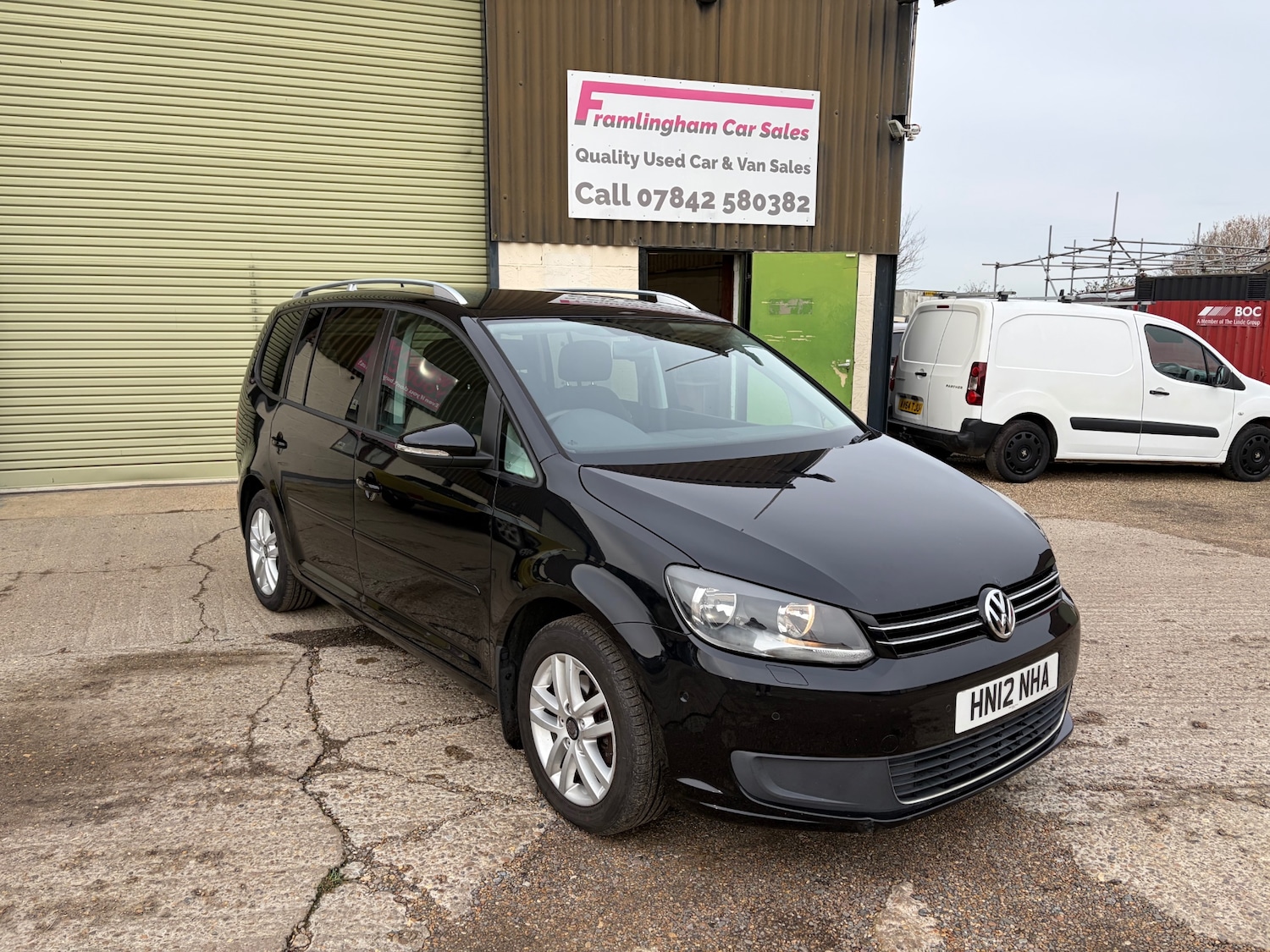 Used Volkswagen Touran 2012 for sale - 76969897: Photo 1