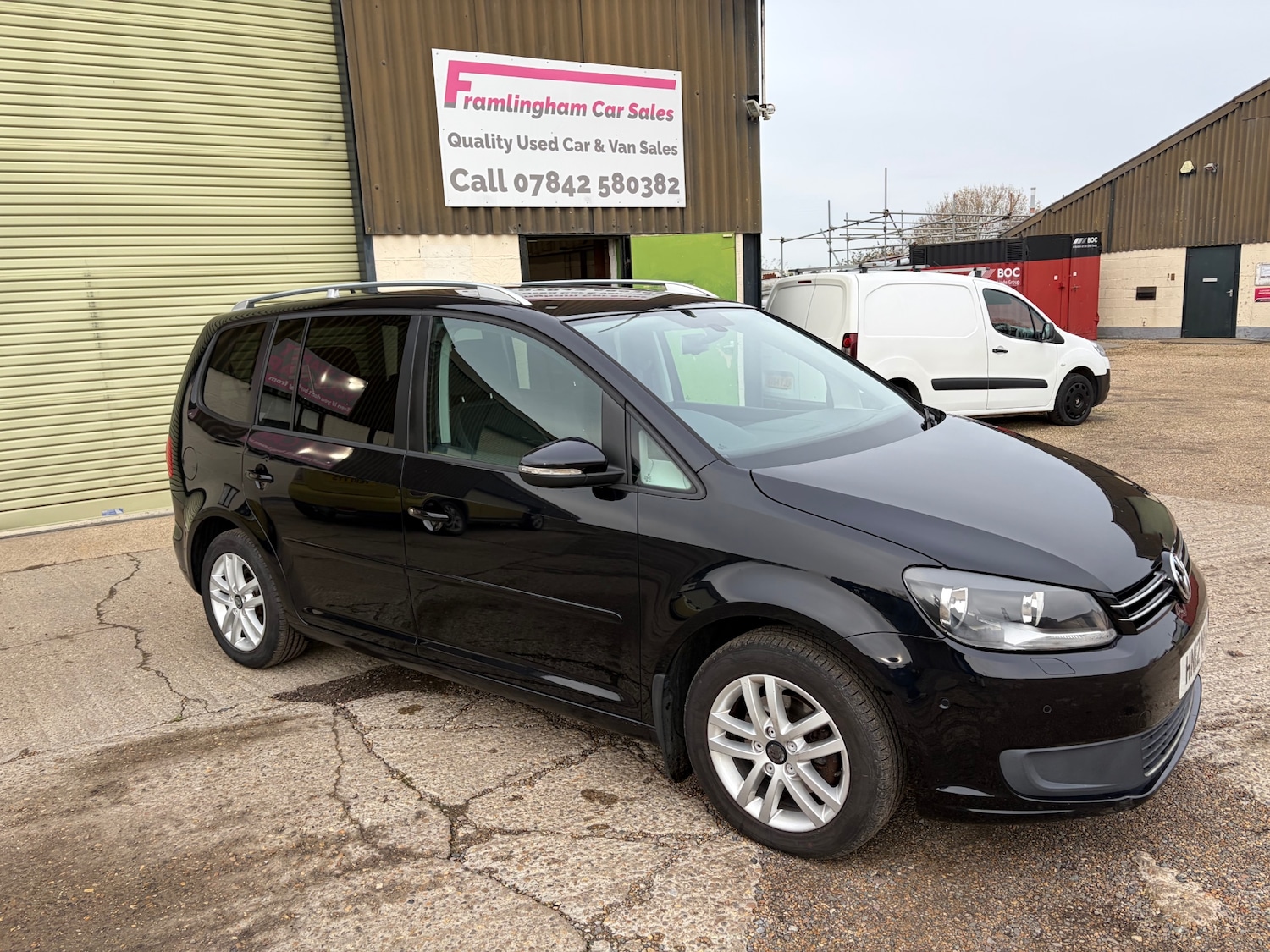 Used Volkswagen Touran 2012 for sale - 76969897: Photo 2
