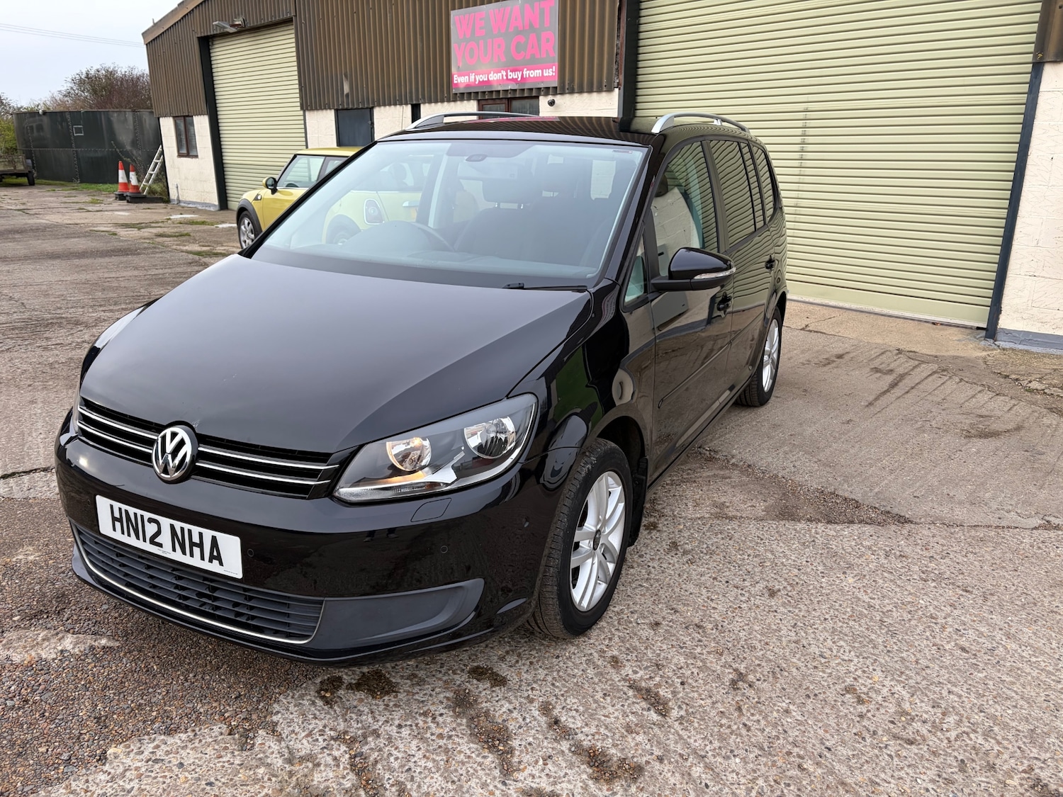 Used Volkswagen Touran 2012 for sale - 76969897: Photo 4