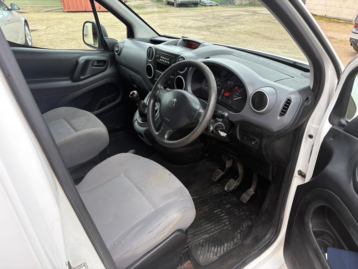 Used Peugeot Partner 2015 for sale - 77681990: Photo 9