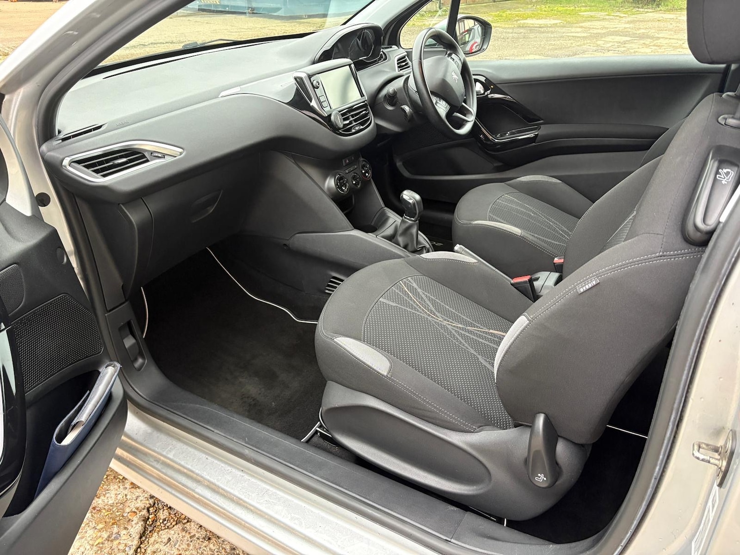 Used Peugeot 208 2012 for sale - 77420719: Photo 11