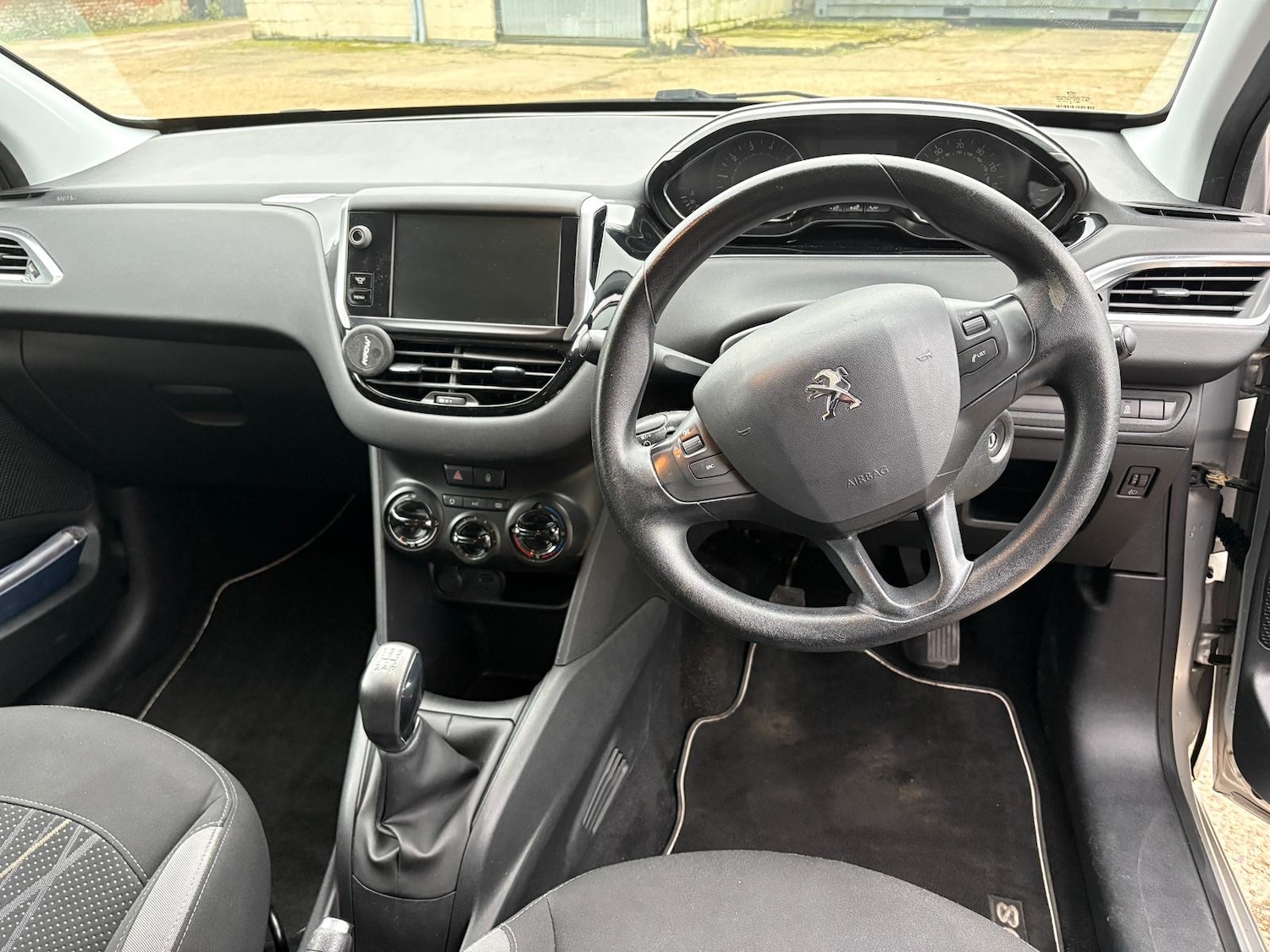 Used Peugeot 208 2012 for sale - 77420719: Photo 12