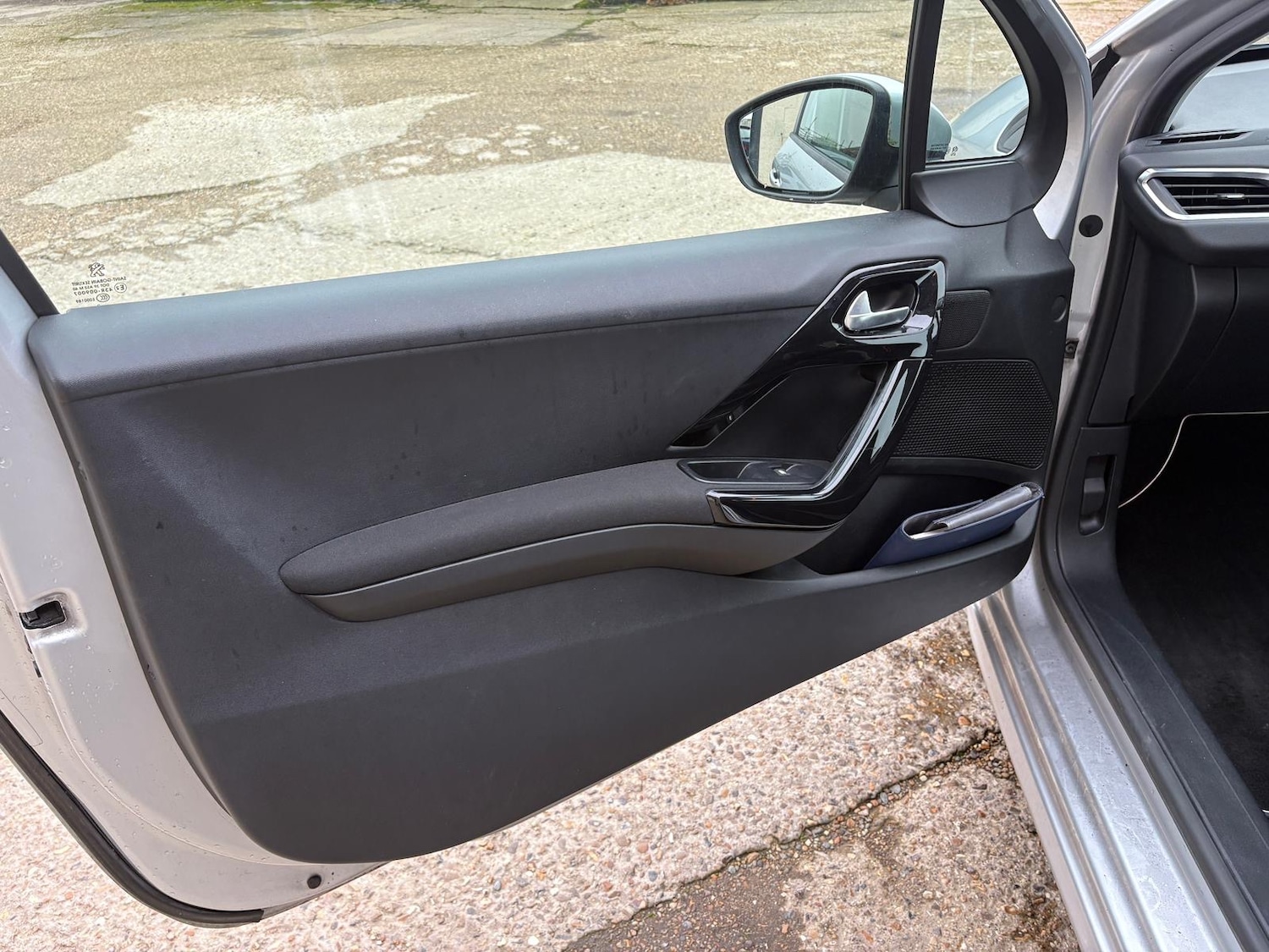 Used Peugeot 208 2012 for sale - 77420719: Photo 16