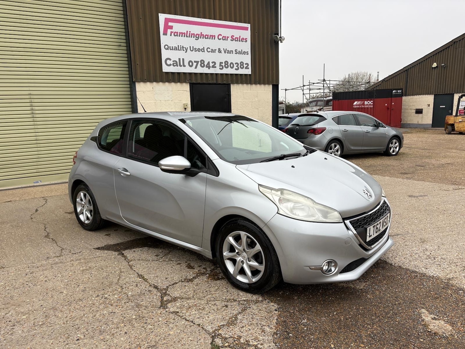 Used Peugeot 208 2012 for sale - 77420719: Photo 2