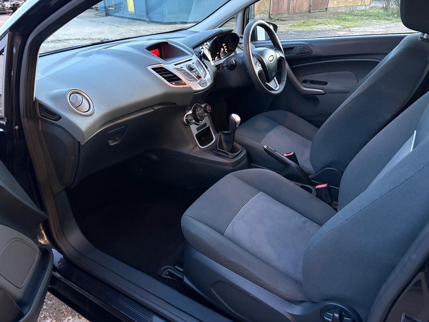 Used Ford Fiesta 2010 for sale - 76651088: Photo 9