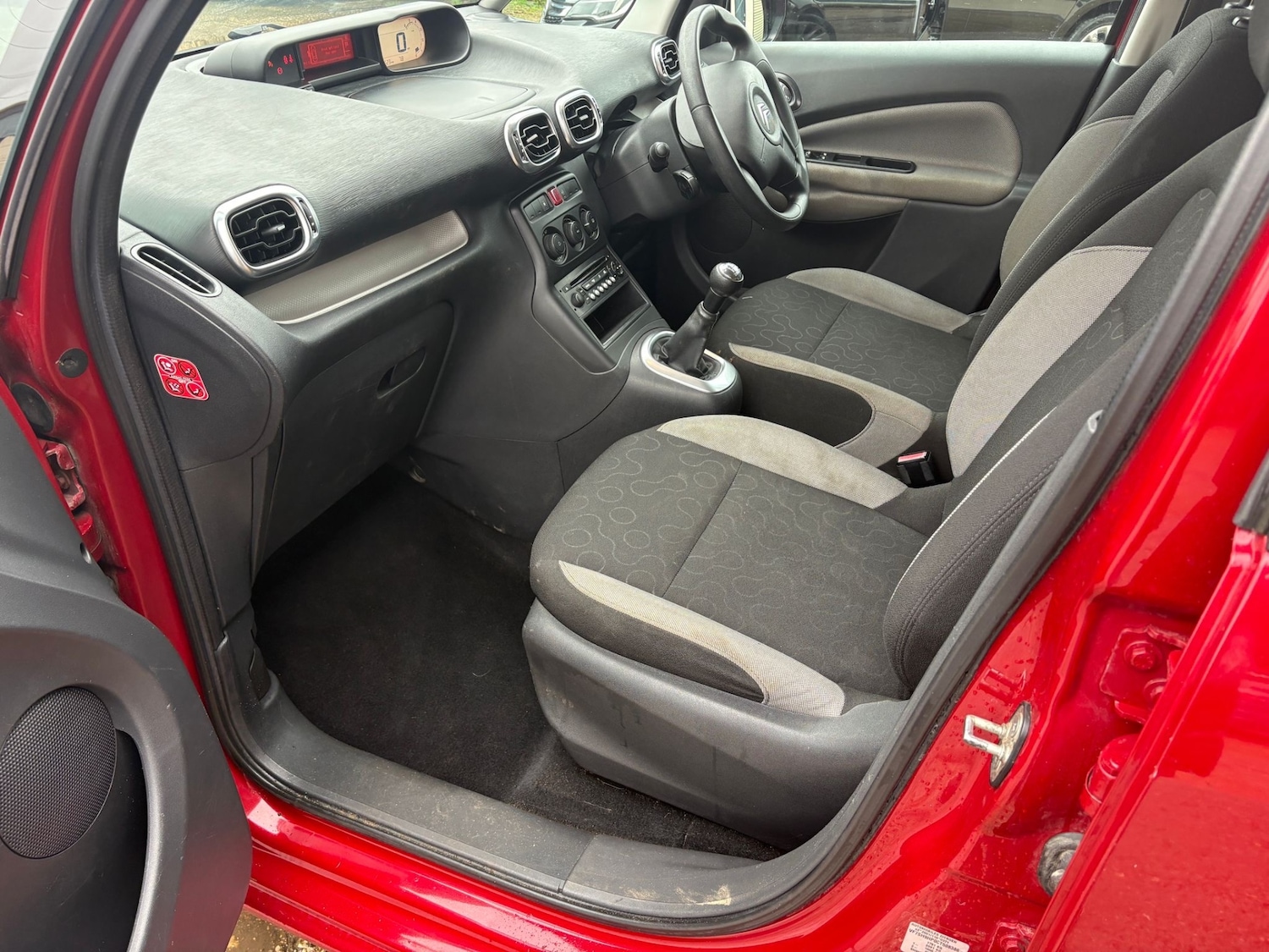 Used Citroen C3 Picasso 2012 for sale - 77628990: Photo 9