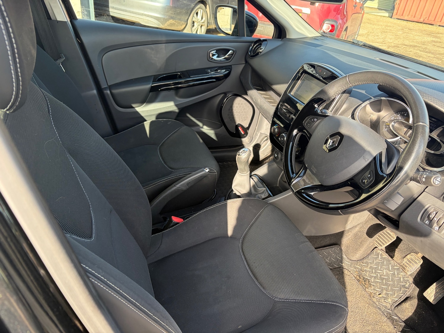 Used Renault Clio 2013 for sale - 77665379: Photo 11