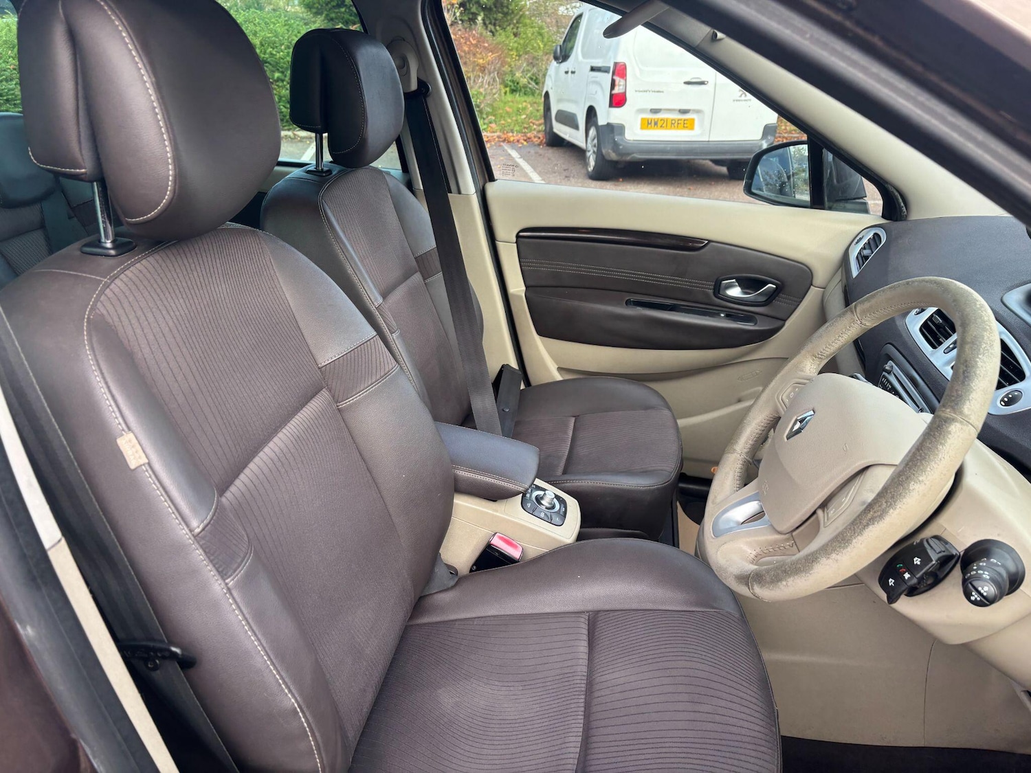 Used Renault Grand Scenic 2010 for sale - 76377288: Photo 11