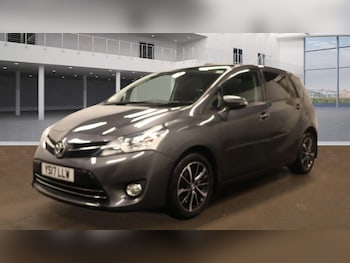 Used Toyota Verso 2017 for sale - 76802349: Photo