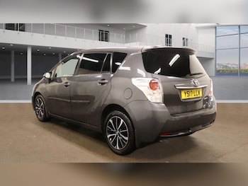 Used Toyota Verso 2017 for sale - 76802349: Photo