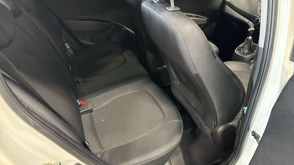 Used Hyundai i10 2019 for sale - 76239854: Photo 9