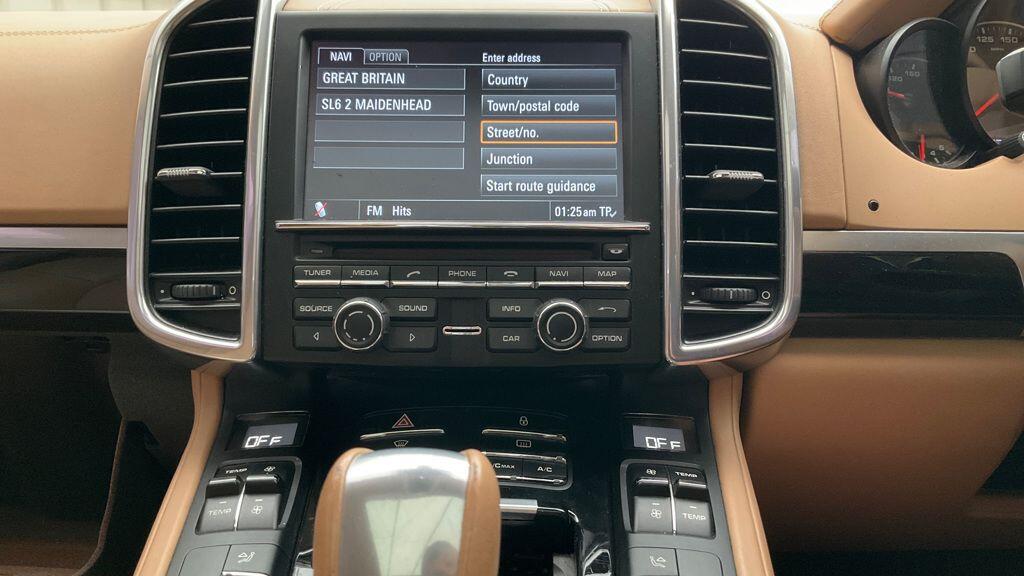 Used Porsche Cayenne 2012 for sale - 76370312: Photo 11