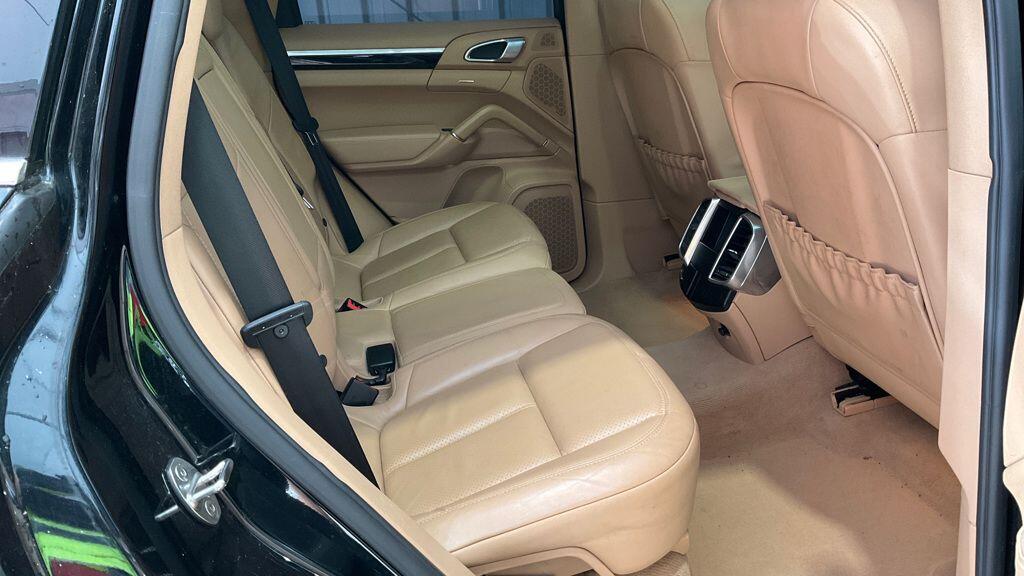 Used Porsche Cayenne 2012 for sale - 76370312: Photo 9