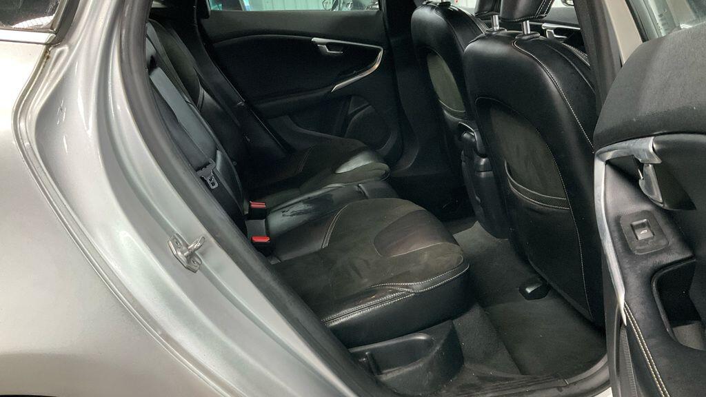 Used Volvo V40 2015 for sale - 77376869: Photo 9