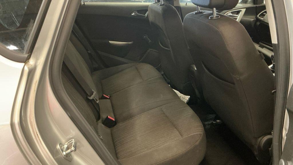 Used Vauxhall Astra 2010 for sale - 77646863: Photo 7