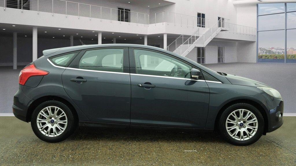 Used Ford Focus 2011 for sale - 77645710: Photo 2