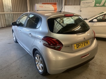 Used Peugeot 208 2017 for sale - 77003799: Photo