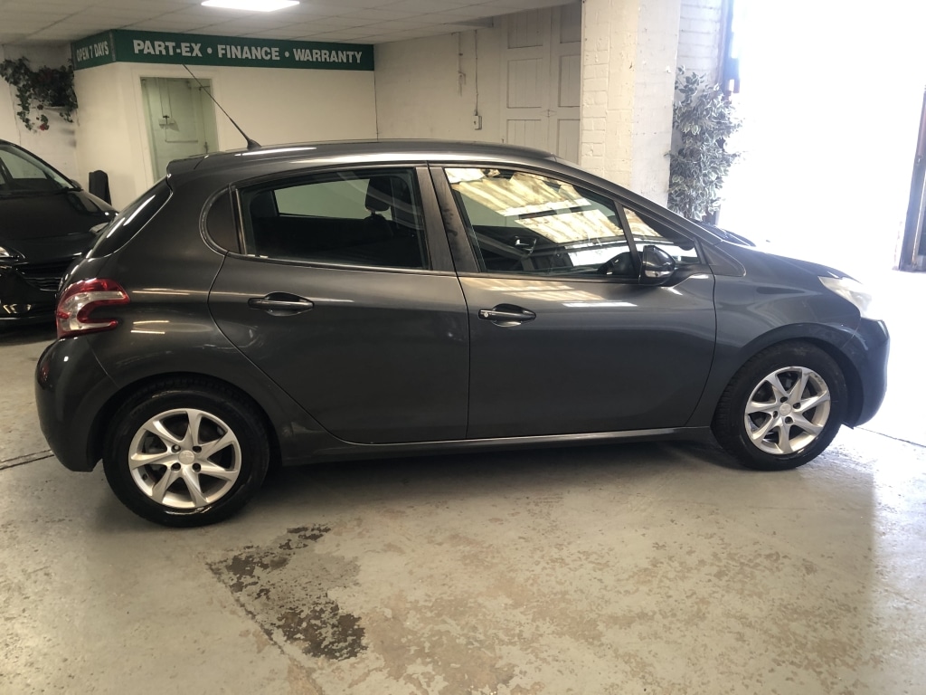 Used Peugeot 208 2012 for sale - 77003815: Photo 8