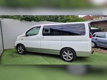 Used Nissan Elgrand  for sale - 75383526: Photo