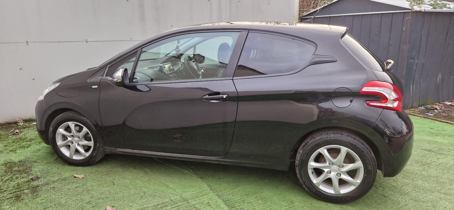 Used Peugeot 208 2014 for sale - 77262639: Photo 11