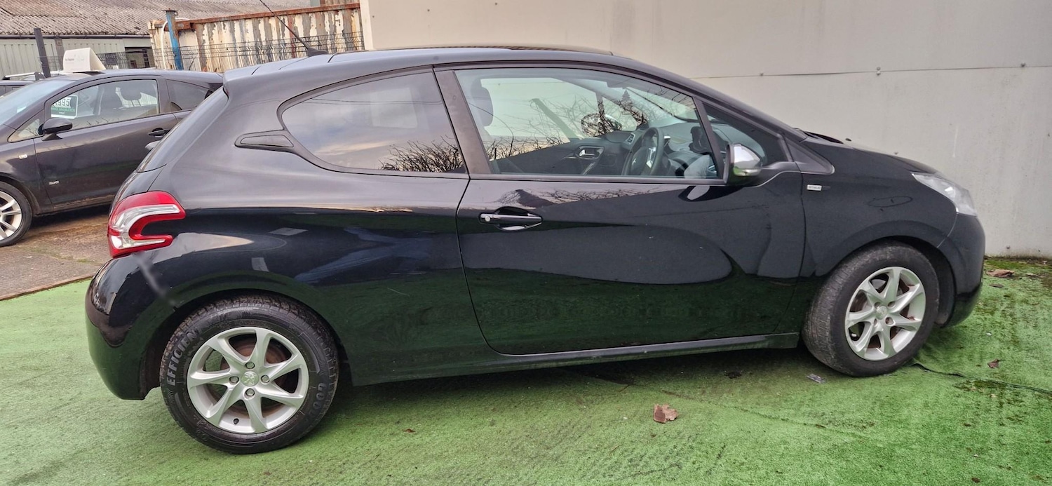 Used Peugeot 208 2014 for sale - 77262639: Photo 12