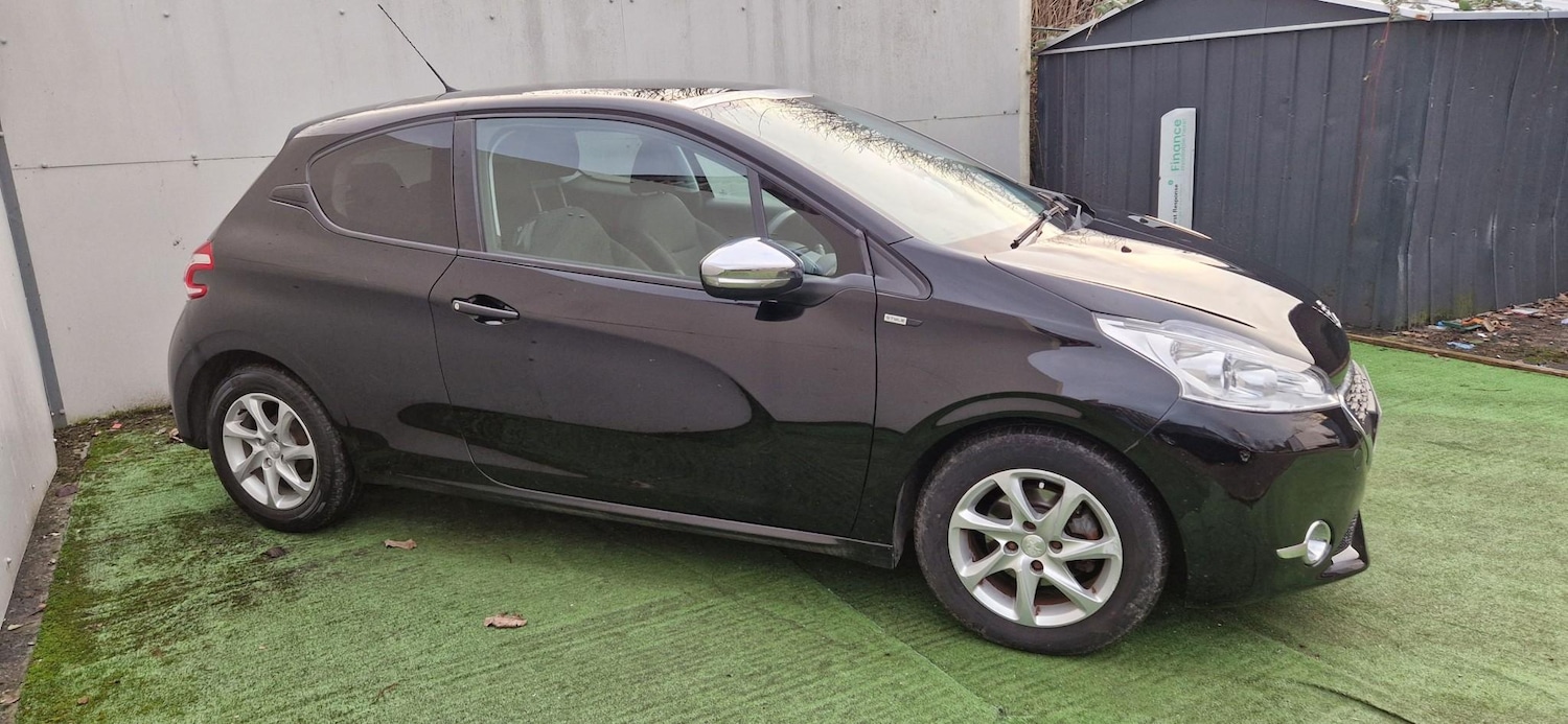 Used Peugeot 208 2014 for sale - 77262639: Photo 14