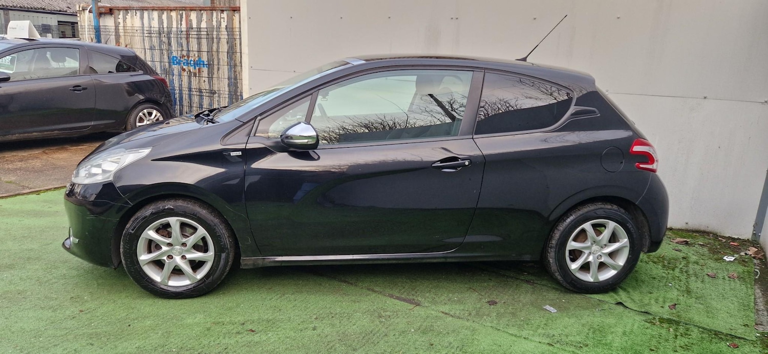 Used Peugeot 208 2014 for sale - 77262639: Photo 15