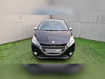 Used Peugeot 208 2014 for sale - 77262639: Photo