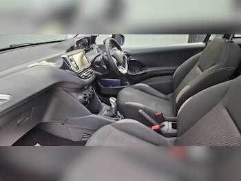 Used Peugeot 208 2014 for sale - 77262639: Photo