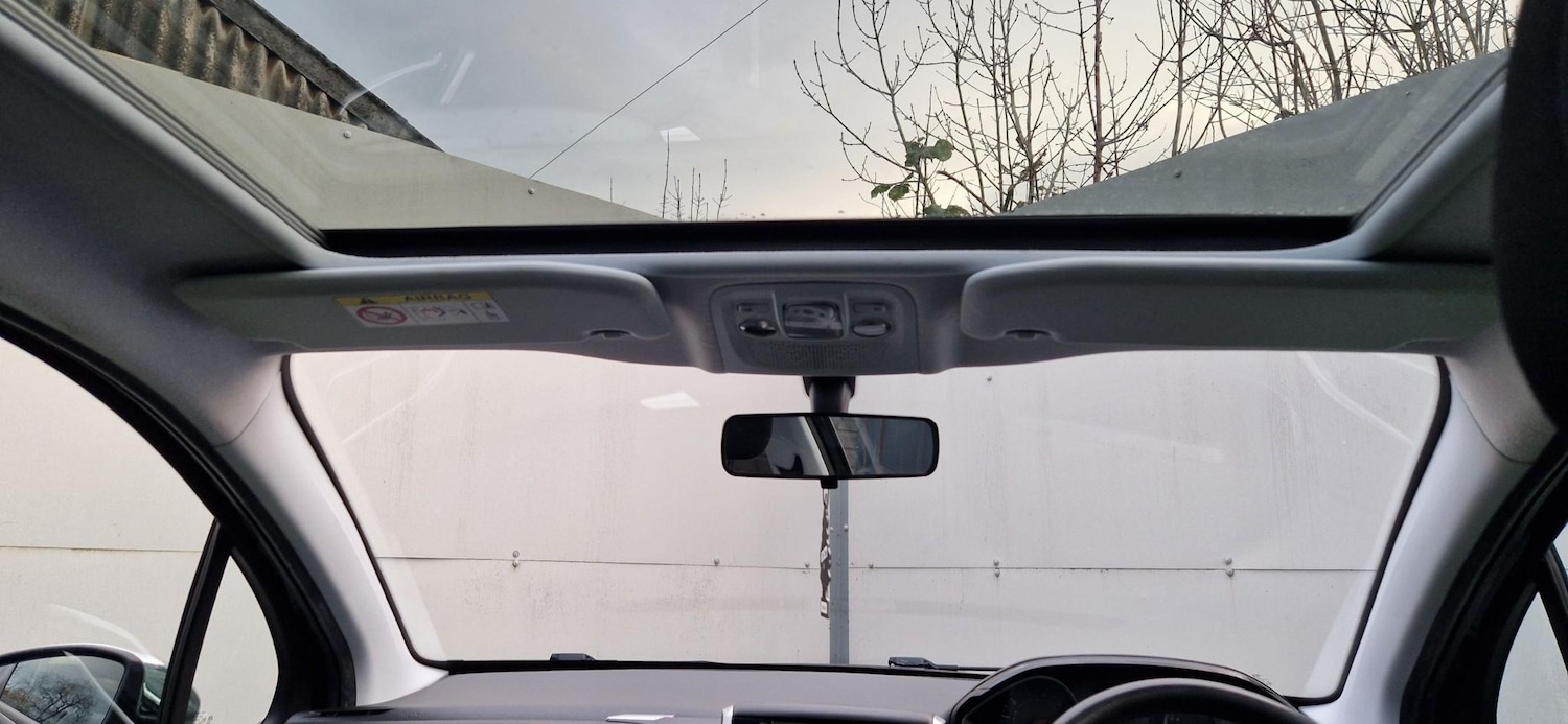 Used Peugeot 208 2014 for sale - 77262639: Photo 7