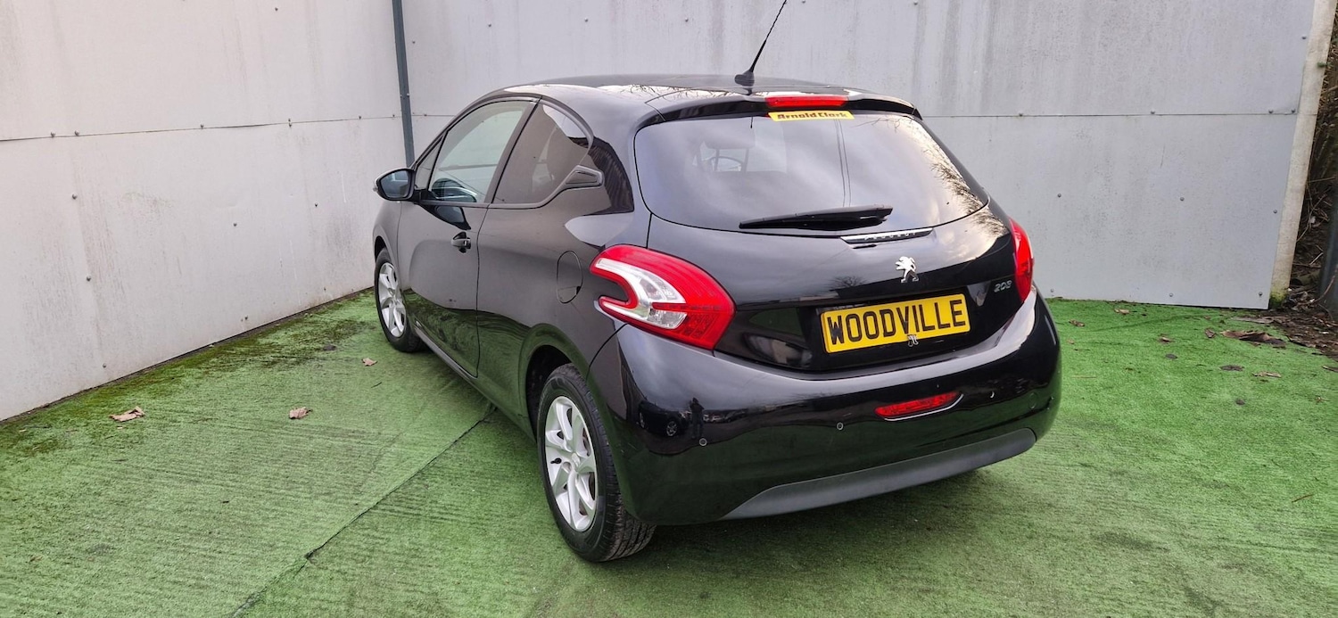 Used Peugeot 208 2014 for sale - 77262639: Photo 9