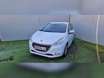 Used Peugeot 208 2014 for sale - 76563060: Photo