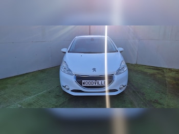 Used Peugeot 208 2014 for sale - 76563060: Photo