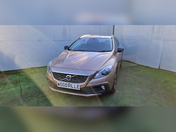 Used Volvo V40 2014 for sale - 77520011: Photo