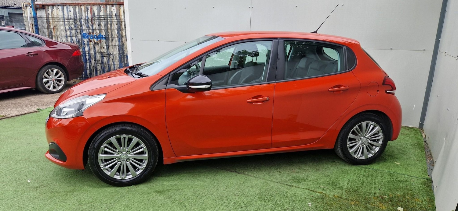 Used Peugeot 208 2015 for sale - 77301594: Photo 6