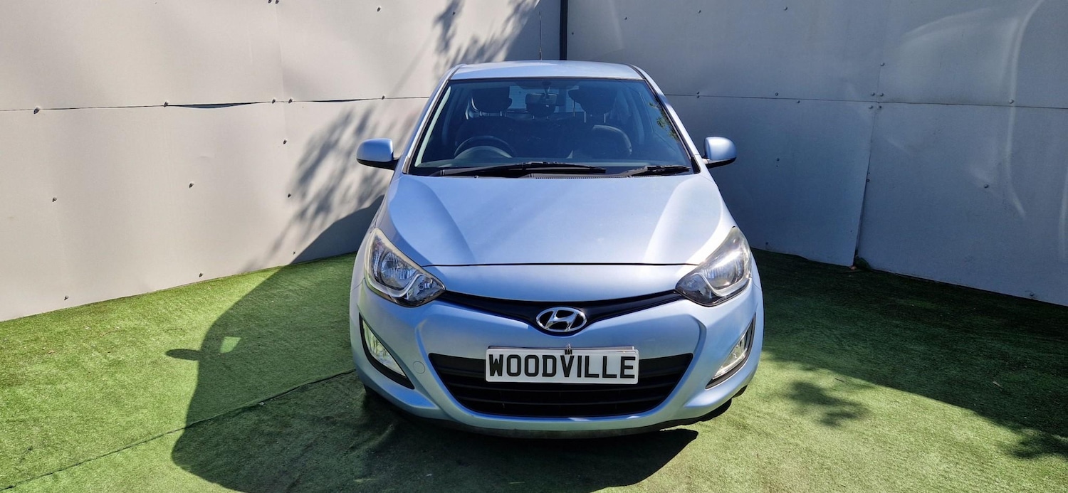 Used Hyundai i20 2012 for sale - 77703318: Photo 2