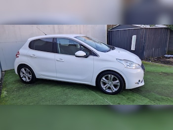 Used Peugeot 208 2014 for sale - 78029026: Photo