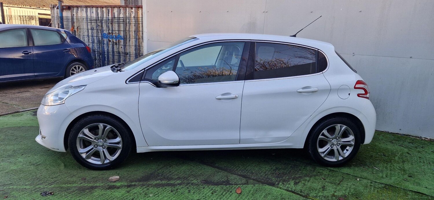 Used Peugeot 208 2014 for sale - 78029026: Photo 6