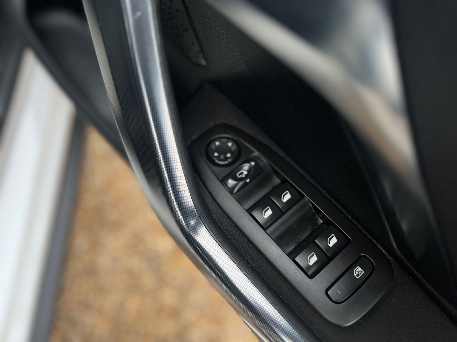 Used Peugeot 2008 2017 for sale - 77555941: Photo 31