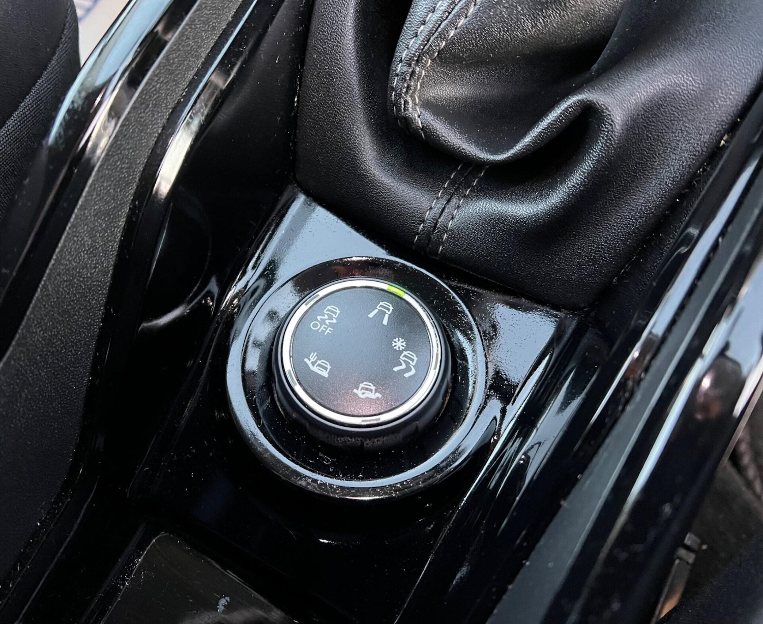 Used Peugeot 2008 2015 for sale - 77515467: Photo 34