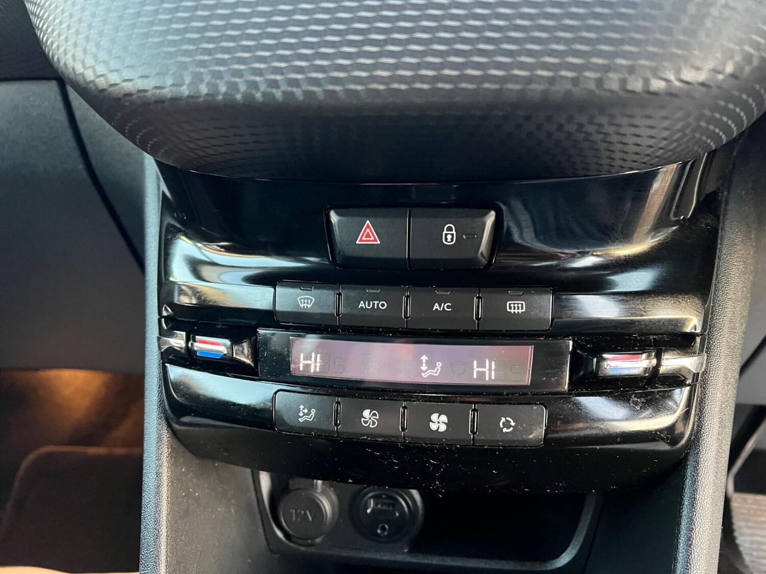 Used Peugeot 2008 2015 for sale - 77515467: Photo 36