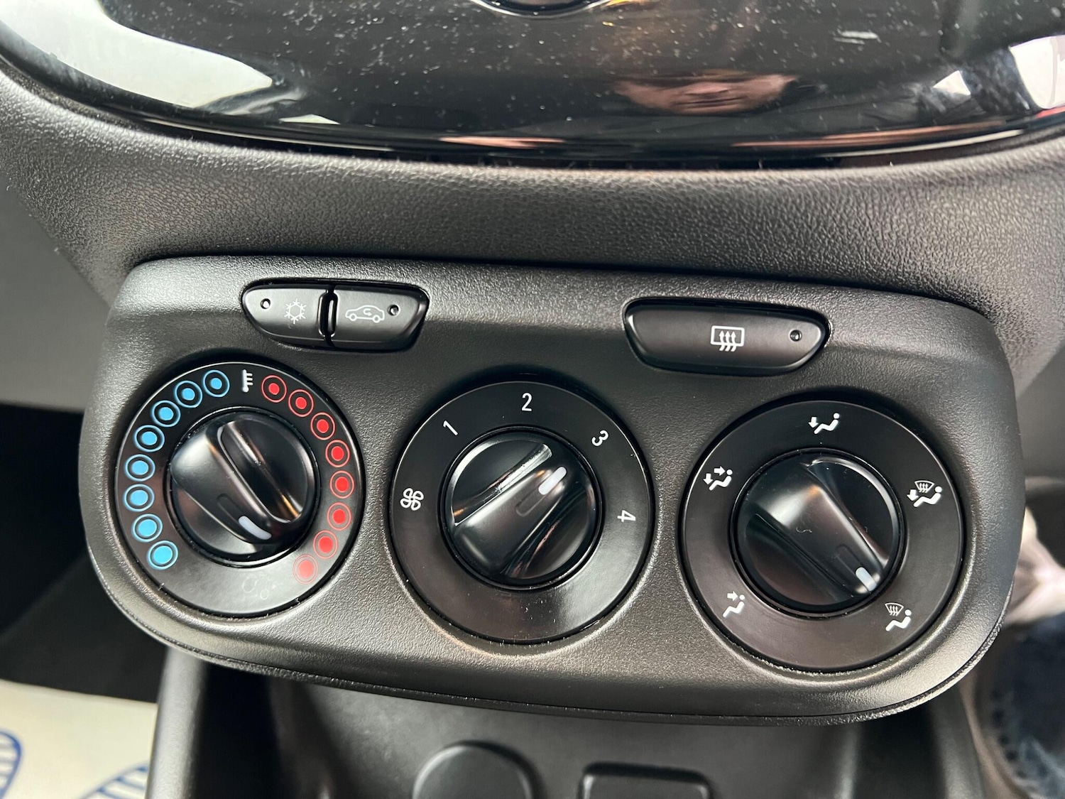 Used Vauxhall Corsa 2016 for sale - 77131094: Photo 32